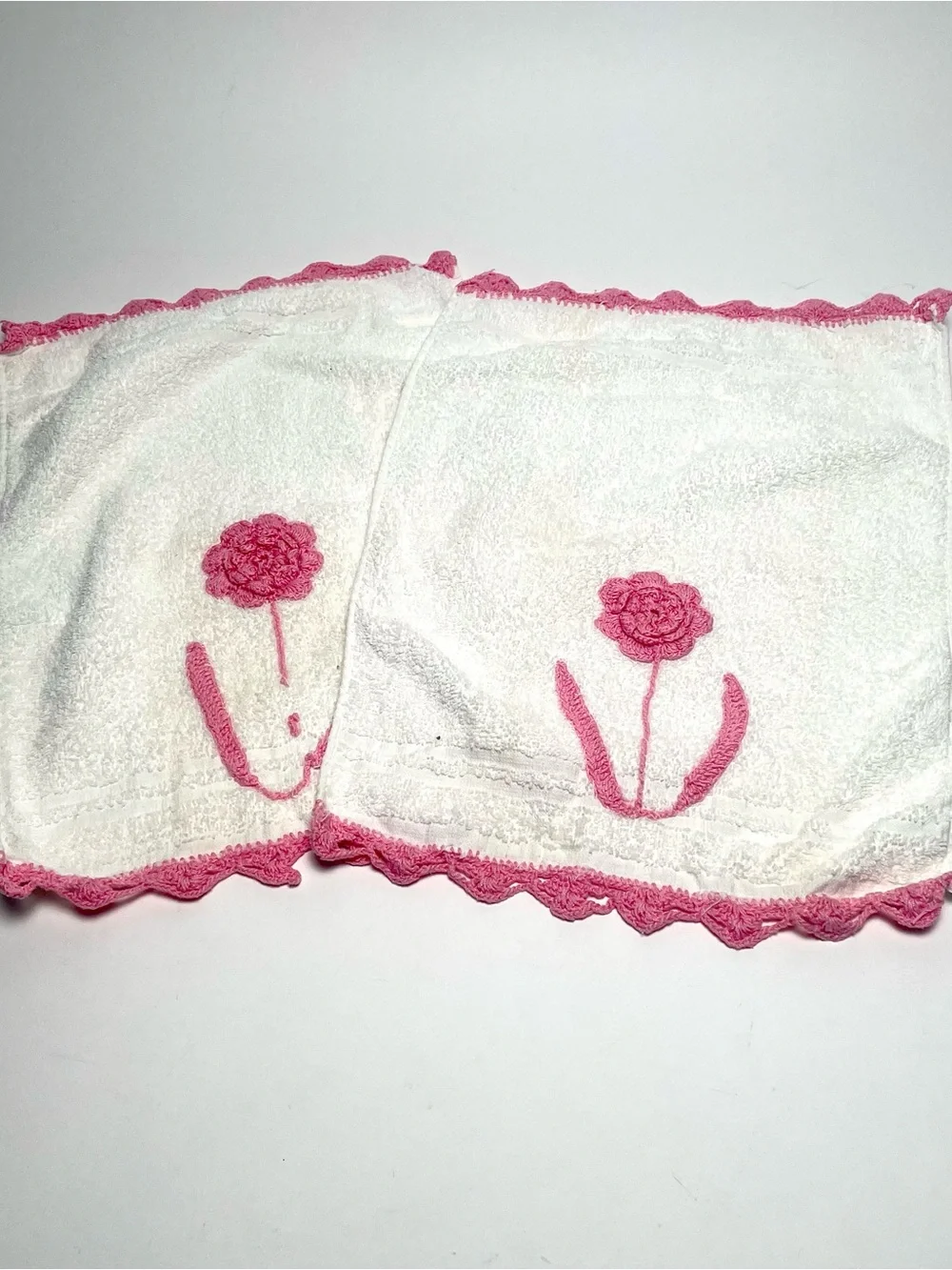 Vintage 1960s 1970s Crochet Floral Appliqué Fingertip Guest Hand Towels Lot 7